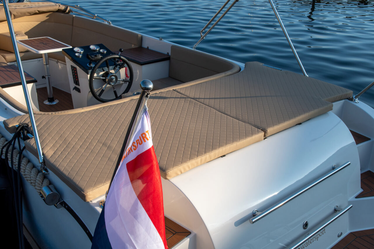 Lago Amore 633 Tender: Ruime & Stijlvolle Gezinsboot Met Uitmuntende ...