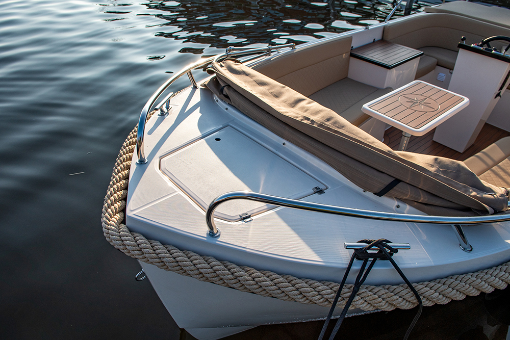 Lago Amore Tender Ruime Stijlvolle Gezinsboot Met Uitmuntende Vaareigenschappen